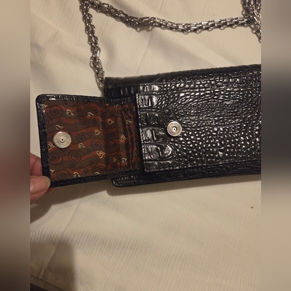Brigbton/VT/Elegant Black Crocodile-Embossed Chain Bag. - Picture 4 of 10